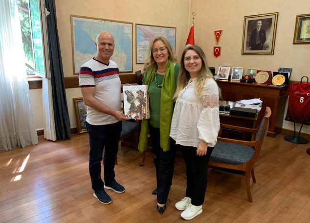Gürcü Çocuklar Karagöz ile Tanıştı