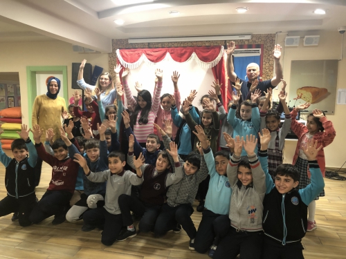 Gaziantep'in Çocuk Kütüphanelerinde Karagöz ve Hacivat Oyunları Sergilendi. ( 17 Nisan 2019 )